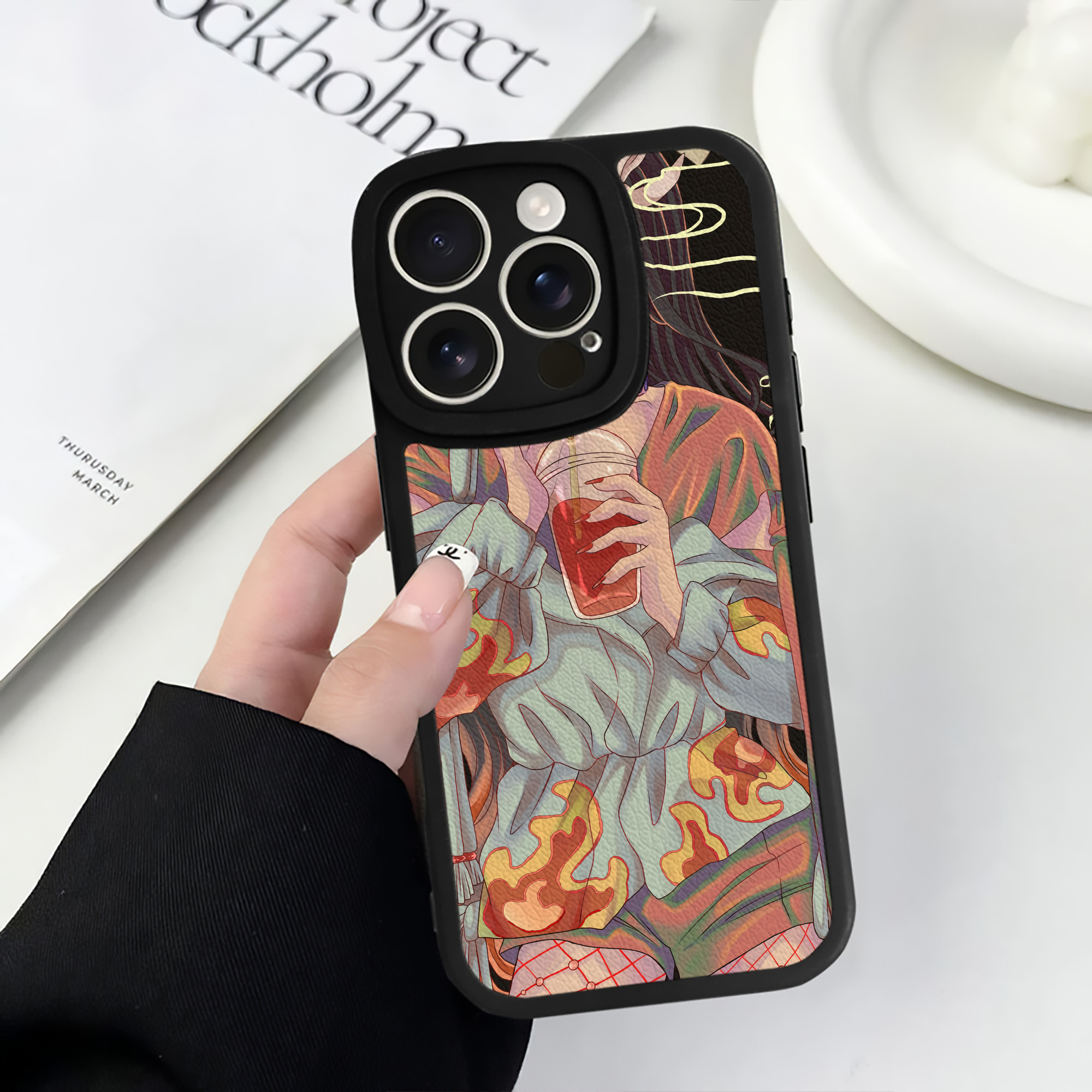 （画像用） 鬼滅の刃（きめつのやいば）竈門 禰󠄀豆子／かまど ねずこ Kamado Nezuko 【iPhone 16シリーズ対応】シリコンスマホケース（レザー調） 材質：シリコン